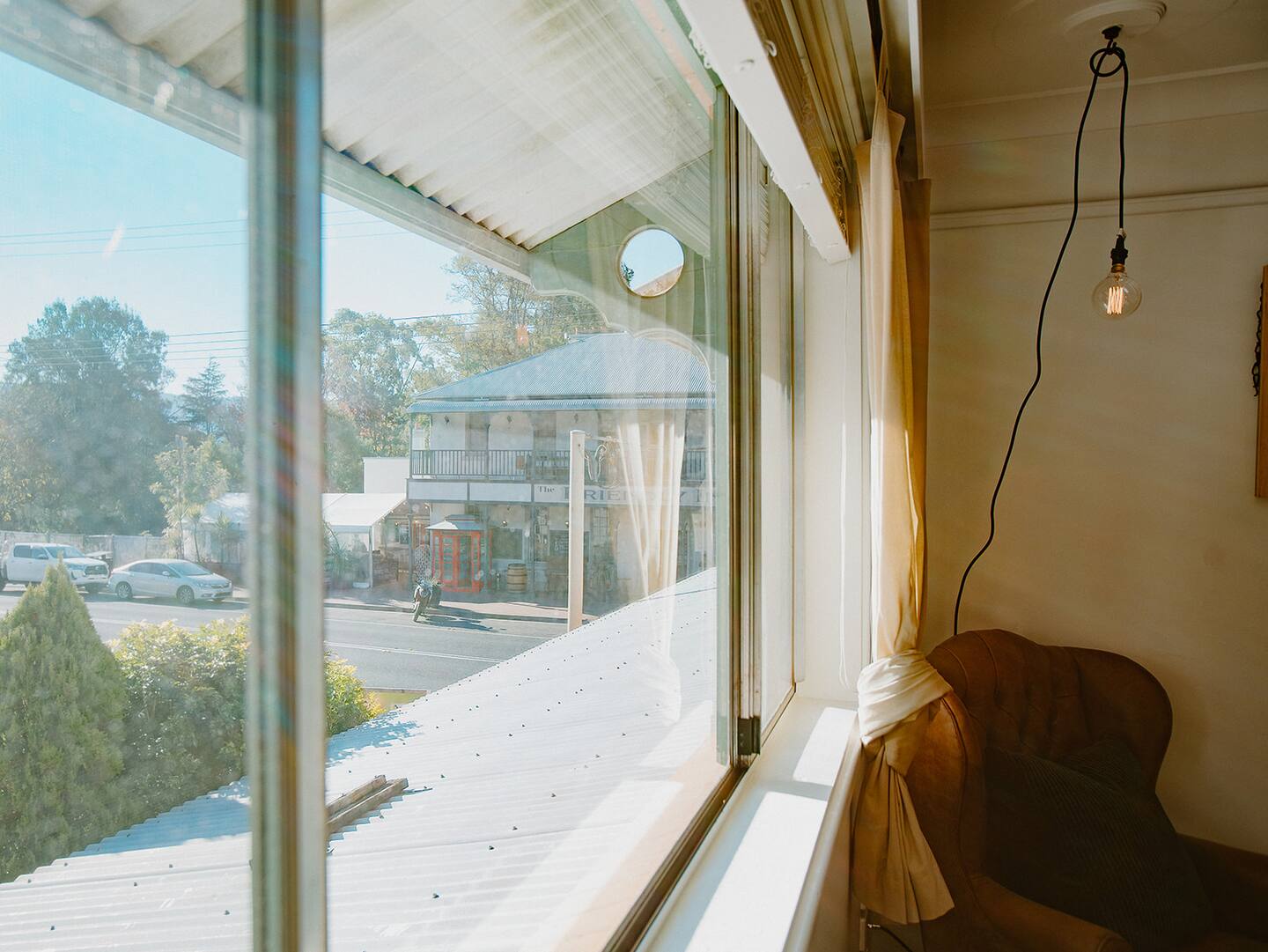 Available this weekend! Our newest and sweetest little accomodation right in heart of the village. Introducing The Wood Workers Loft this unique 2-bed 1-bath loft above the woodwork shop offers a comfortable stay, equipped with everything you need, whilst being in walking distance from all the village shops and eateries.Book now via @airbnb_au
@the_woodworkers_loft