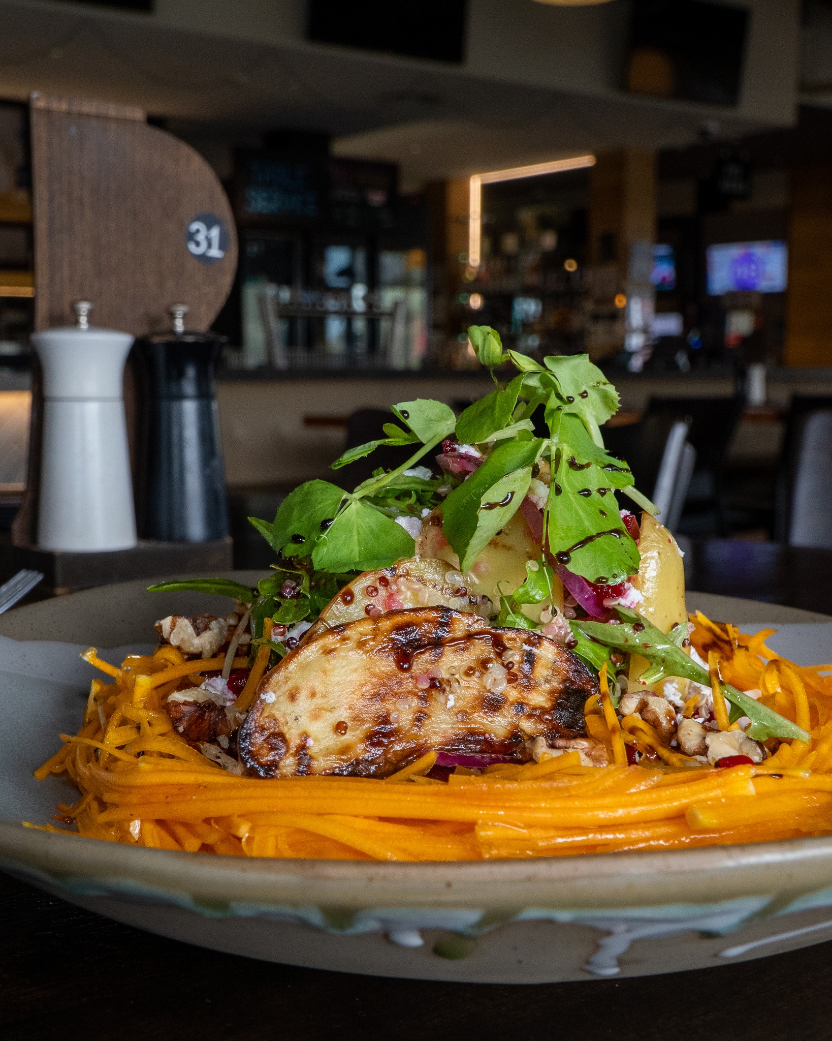 It might be Spring, but our Winter Salad still hits a spot! 👌
#SeeYouAtClubOfficer #Restaurant #Sportsbar #Food #YourSide
