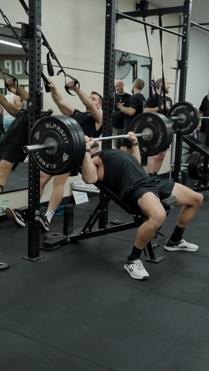 Manuka 27 This is what team bonding looks like at Fitstop HQ 🤝
Big lifts, lots of banter, and a team that trains as hard as they work.
Because lifting weights is always better with your mates.