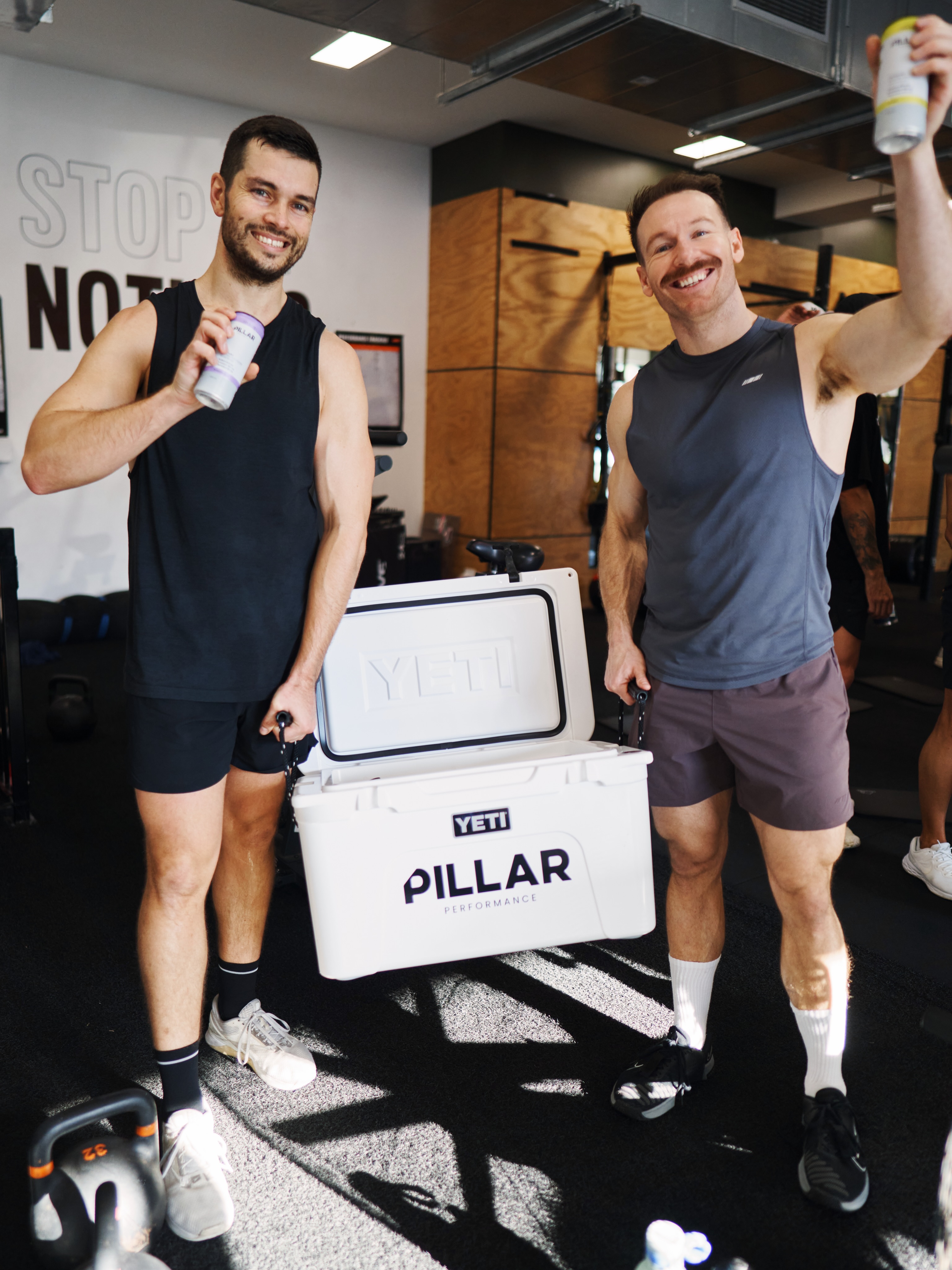 Manuka 22 How fun is it when your friends show up to the party!
Rehydrating with @pillarperformance 💦
Refueling with @guzmanygomez 🌯
Rev’ing up with @brooksrunningau 🏃➡️
#IndustrySweat #fitnessevent