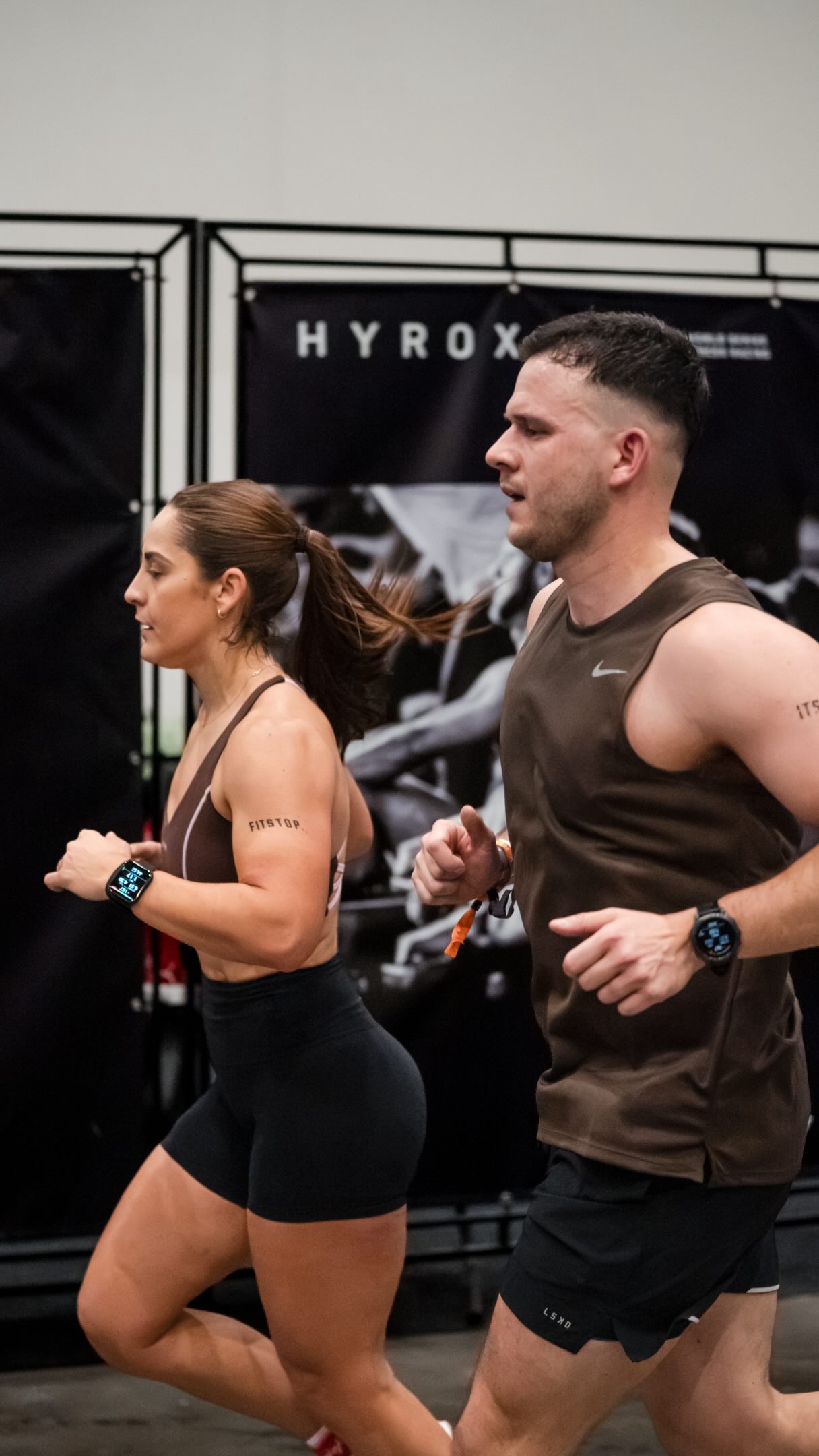 Ellenbrook 24 What does HYROX race day really feel like? 👀
Come with us through the nerves, warm-up, tough moments, finish-line highs, and what it feels like to have your Fitstop community right there through it all.
Tag the teammate you’re racing with next 👇